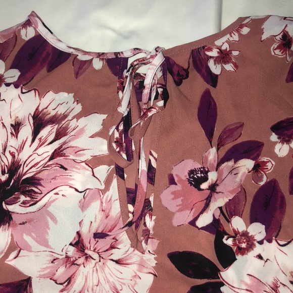 Floral Crop Top with Flared Ruffle sleeves - Picture 4 of 5